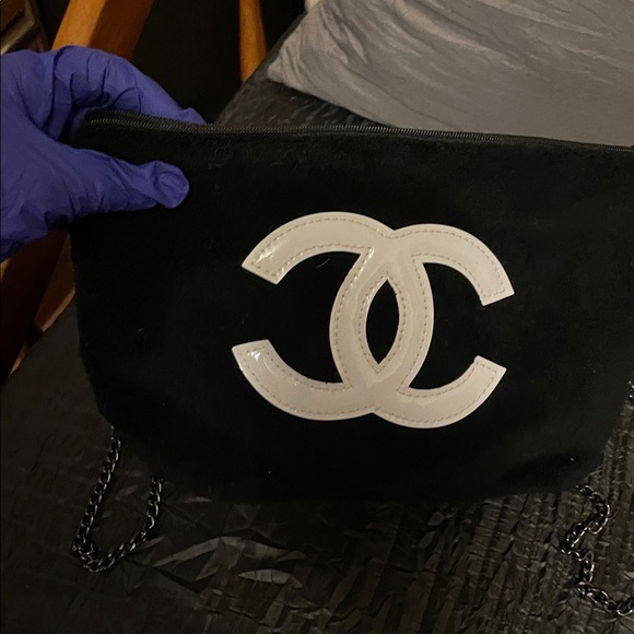 VIP/GWP Black Shoulder Bag with White Logo with shopping bag - Picture 10 of 17